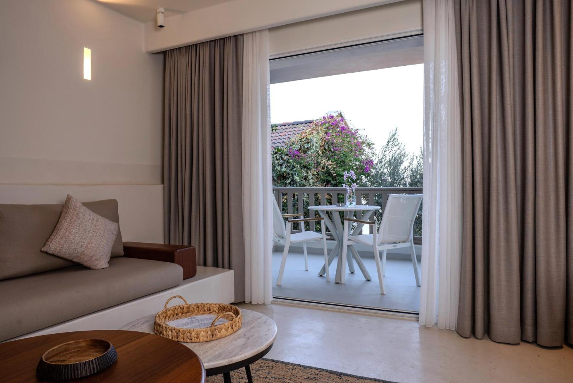 Pilos Suites Turunç Luaran gambar